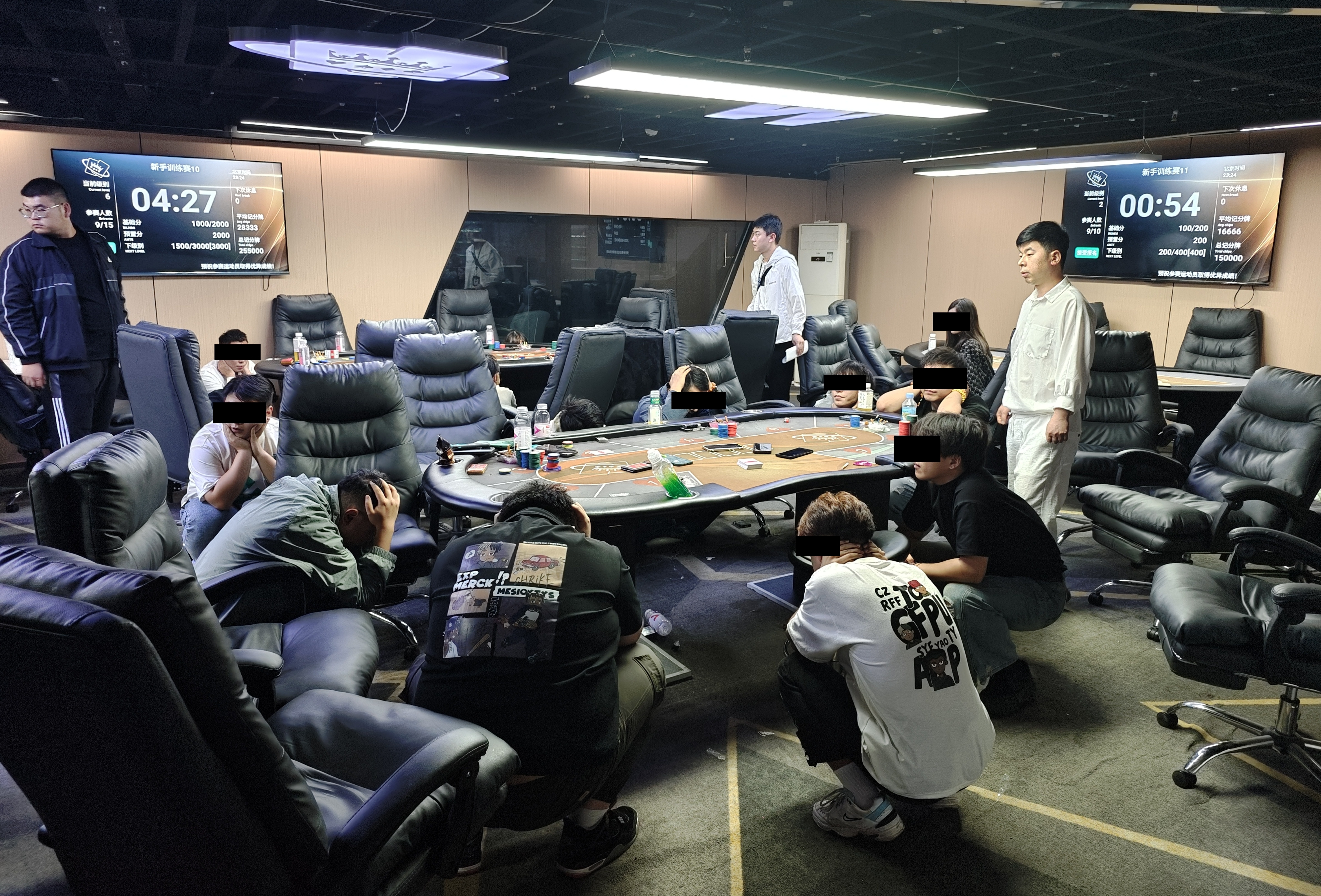 兰州市公安局打击开设俱乐部以德州扑克竞技赛形式聚众赌博案件_查获赌资48万余元抓获涉赌人员106人_德州扑克违法吗