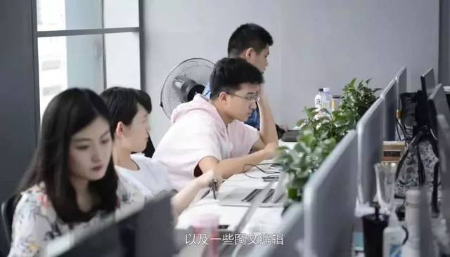 WST美女导师搞笑视频_德州扑克教学_德州扑克玩法介绍