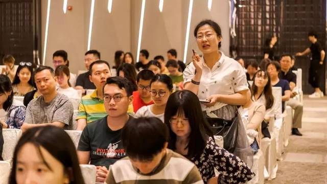 德州扑克玩法介绍_WST美女导师搞笑视频_德州扑克教学