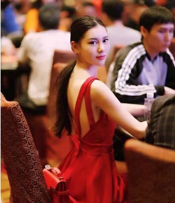 美女赌王余铃涵_90后女赌王余铃涵_赌神 德州扑克