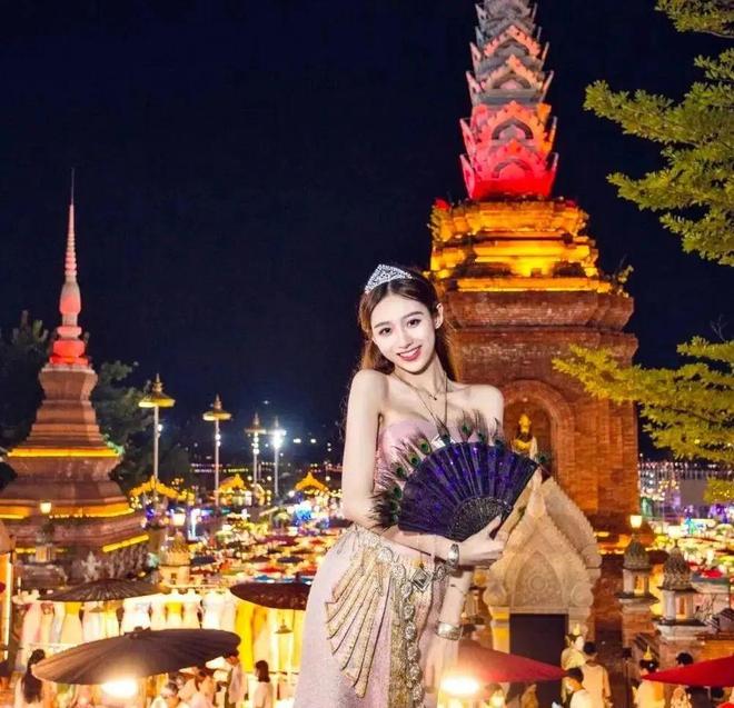 德扑美女选手YARA精彩牌局_YARA扑克大赛_德州扑克 佳佳