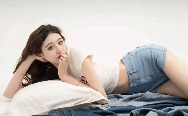 德州扑克 佳佳_德扑美女选手YARA精彩牌局_YARA扑克大赛