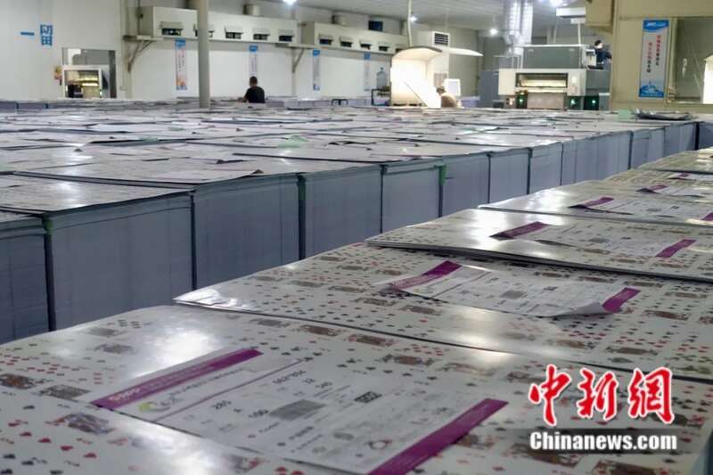 掼蛋游戏规则_掼蛋扑克牌生产_德州扑克同样牌比花色吗